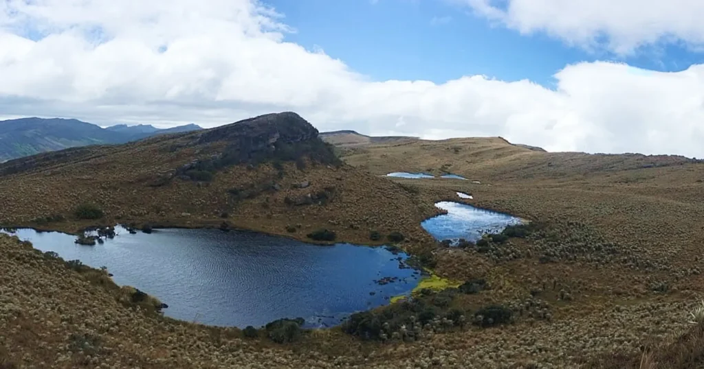 Vista panorámica de las lagunas en Sumapaz