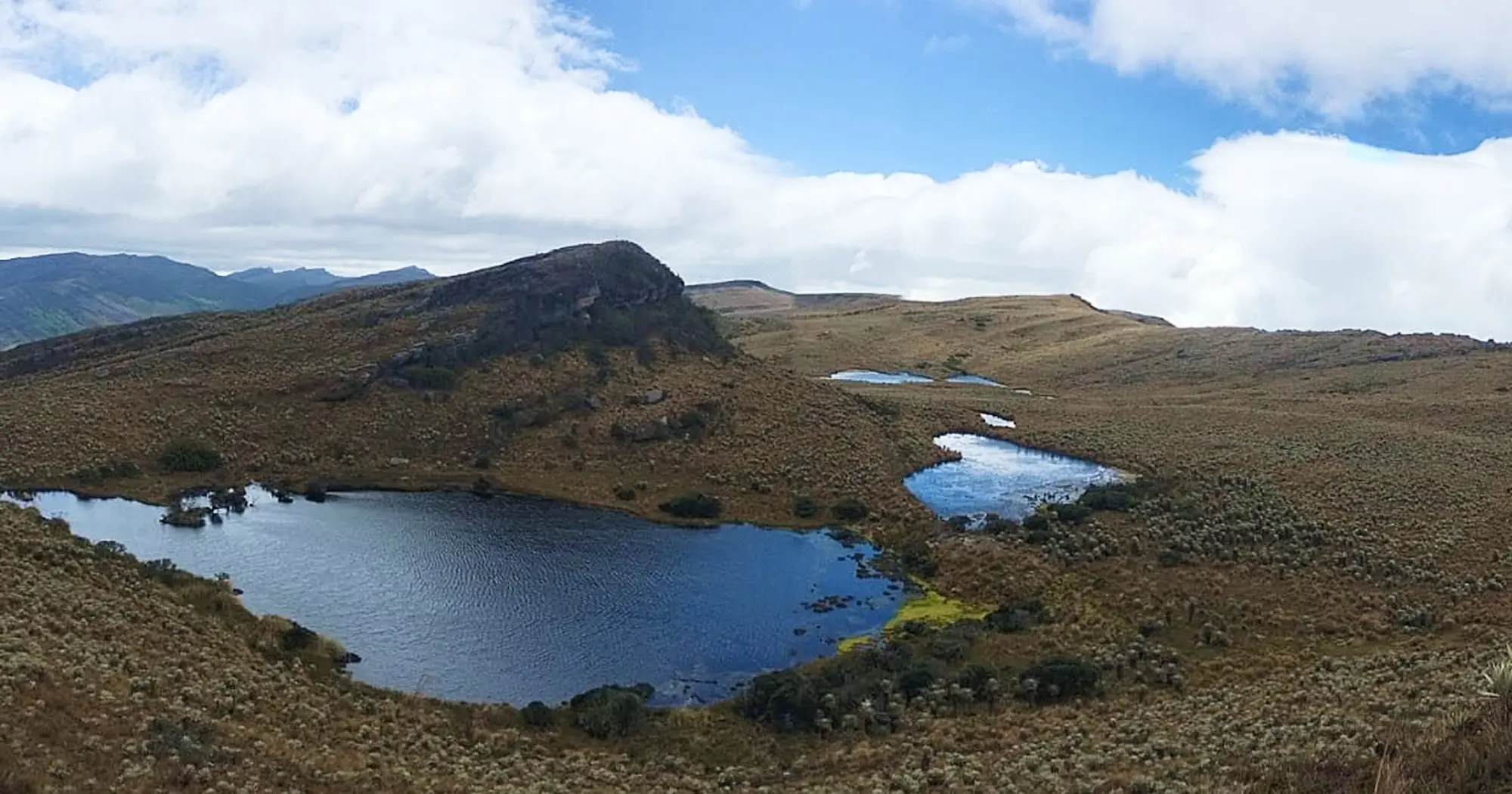 Vista panorámica de las lagunas en Sumapaz